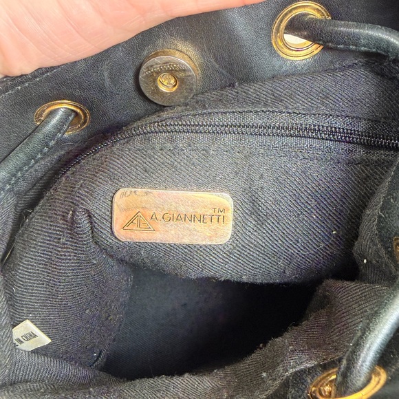 Black leather bucket bag with gold hardware - Picture 7 of 8